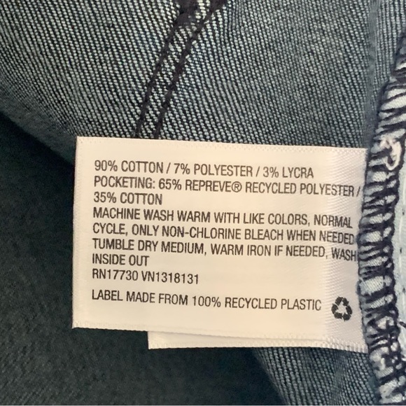 Universal Thread NWT Womens High-Rise Bermuda Blue Jean Shorts Size 00 24” Waist - Picture 8 of 8